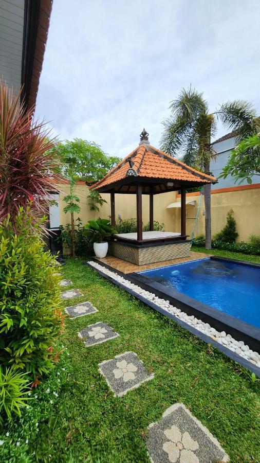 Villa Danielle Seminyak  Luaran gambar