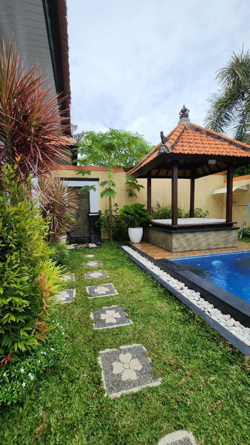 Villa Danielle Seminyak  Luaran gambar